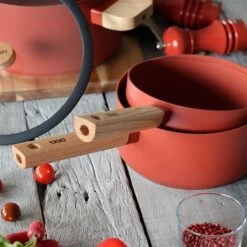 Casserole Ector Induction Aluminium Revêtu Manche En Bois 18 Cm Rouge 9 Casserole Ector Induction Aluminium Revêtu Manche En Bois 18 Cm Rouge -Cuisine À Domicile 108010 4 1 Casserole Ector induction aluminium revetu manche en bois 18 cm rouge Ogo