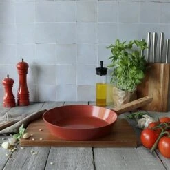 Poêle Ector Induction Aluminium Revêtu Manche En Bois 24 Cm Rouge -Cuisine À Domicile 108013 4 1 Poele Ector induction aluminium revetu manche en bois 24 cm rouge Ogo