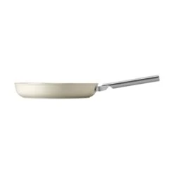 Smeg Poêle Aluminium Antiadhésive 30 Cm Crème Mat -Cuisine À Domicile 131023 2 1 Poele aluminium antiadhesive 30 cm creme mat Smeg