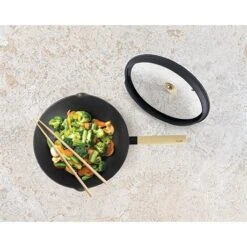 Ibili Wok Aluminium Antiadhésif Avec Couvercle 30 Cm 5 Ibili Wok Aluminium Antiadhésif Avec Couvercle 30 Cm -Cuisine À Domicile 131033 2 2 Wok aluminium antiadhesif avec couvercle 30 cm Ibili