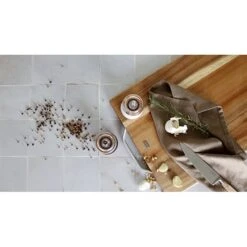 Moulin à Poivre En Bois Effet Cuir Noir -Cuisine À Domicile 200029 4 1 Moulin a poivre en bois effet cuir noir Ogo