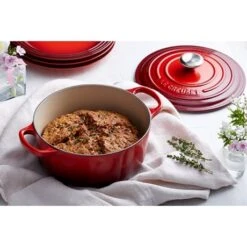 Le Creuset Cocotte Fonte Rond 26 Cm Cerise -Cuisine À Domicile 213184 3 3 Cocotte fonte rond 26 cm cerise Le Creuset