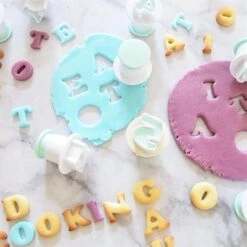 Emporte-pièces Lettres Et Chiffres -Cuisine À Domicile 560023 2 2 Emporte pieces lettres et chiffres Scrapcooking