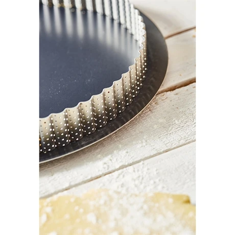 De Buyer Cercle à Tarte Perforé Cannelé Acier Inoxydable 28 Cm 2 De Buyer Cercle à Tarte Perforé Cannelé Acier Inoxydable 28 Cm – Image 2