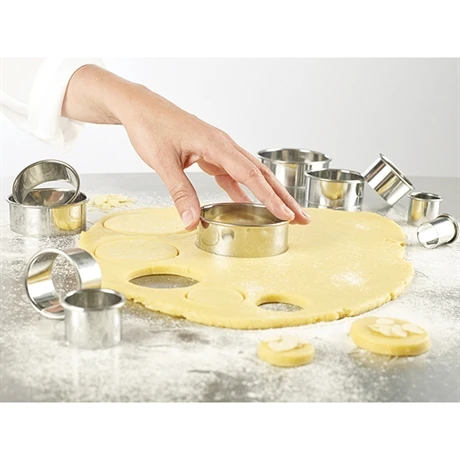 Boîte De 14 Découpoirs Ronds Lisses En Inox 2 à 11 Cm 1 Boîte De 14 Découpoirs Ronds Lisses En Inox 2 à 11 Cm